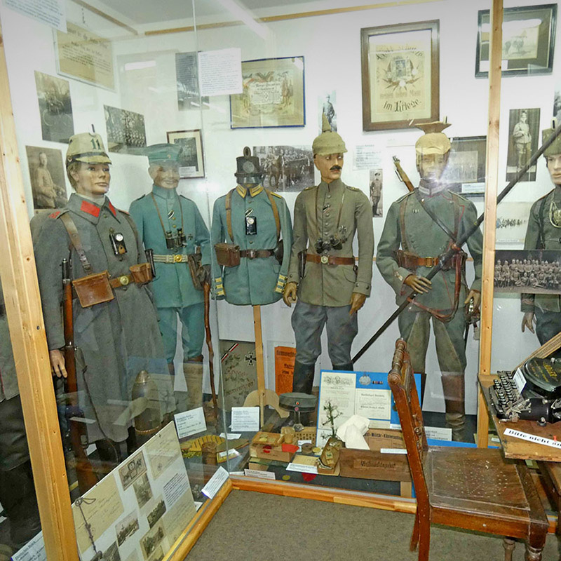 Titelbild zum Thema Erster Weltkrieg mit Exponaten im Museum.