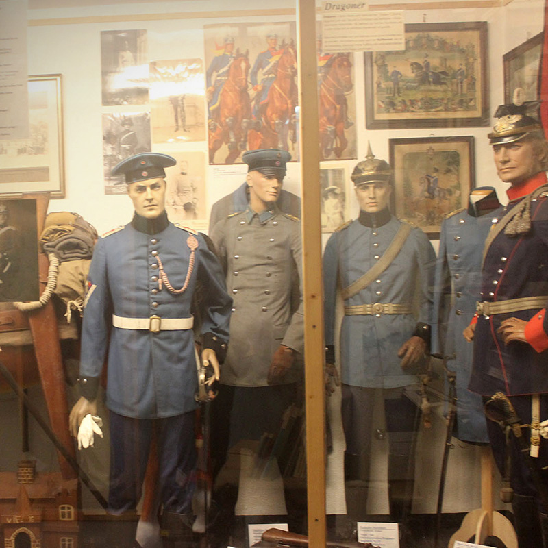 Titelbild zum Thema Kaiserreich mit Exponaten im Museum